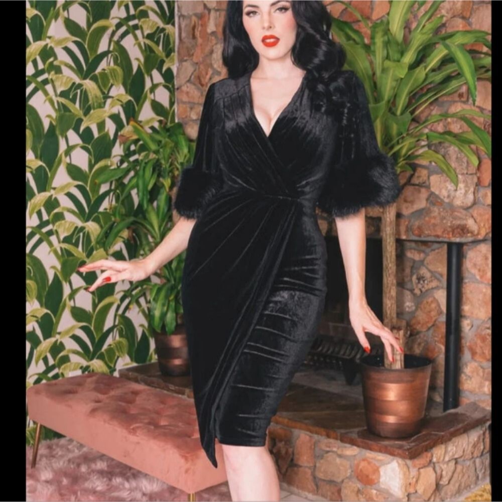 Women's Hollywoodland Black Velvet 5th Avenue Faux Wrap Dress, Size 2XL